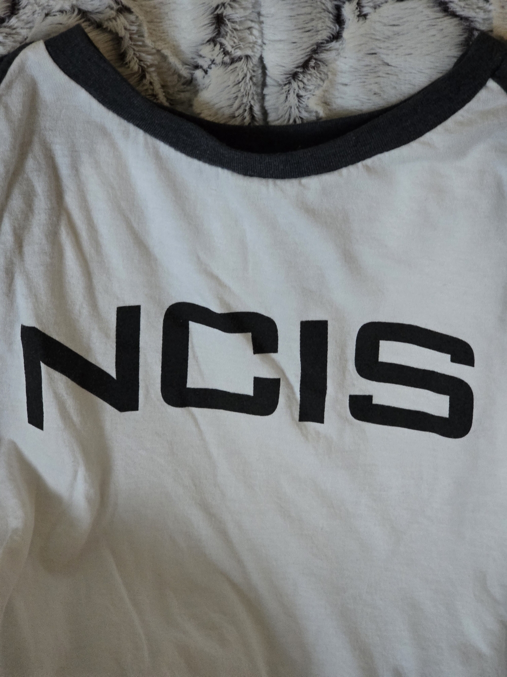 MV Sport White Dark Gray NCIS Graphic Raglan Tee SZ XL EUC